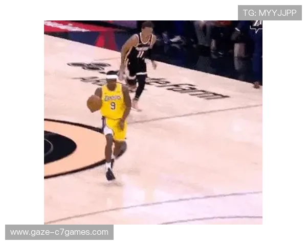 最新NBA动态：詹姆斯破纪录勇士火力全开独行侠连胜势头强劲