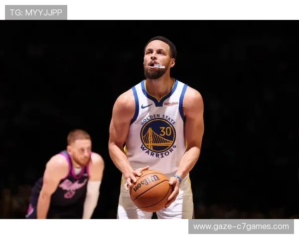 湖人队迎战勇士再度激战 詹姆斯状态火热 库里手感回暖展现领袖风采