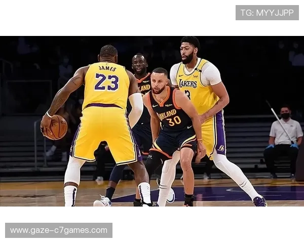 勒布朗詹姆斯带领湖人逆转勇士晋级西部决赛，库里与拉塞尔激战全场