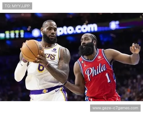 NBA最新动态：詹姆斯带队力克勇士再次登顶西部 哈登或将加盟湖人迎来新篇章