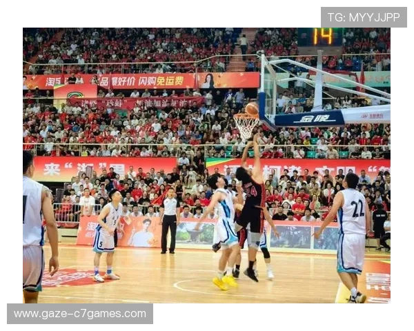 激烈对决！篮球赛场上两队角逐荣耀，谁能摘得桂冠引领风潮